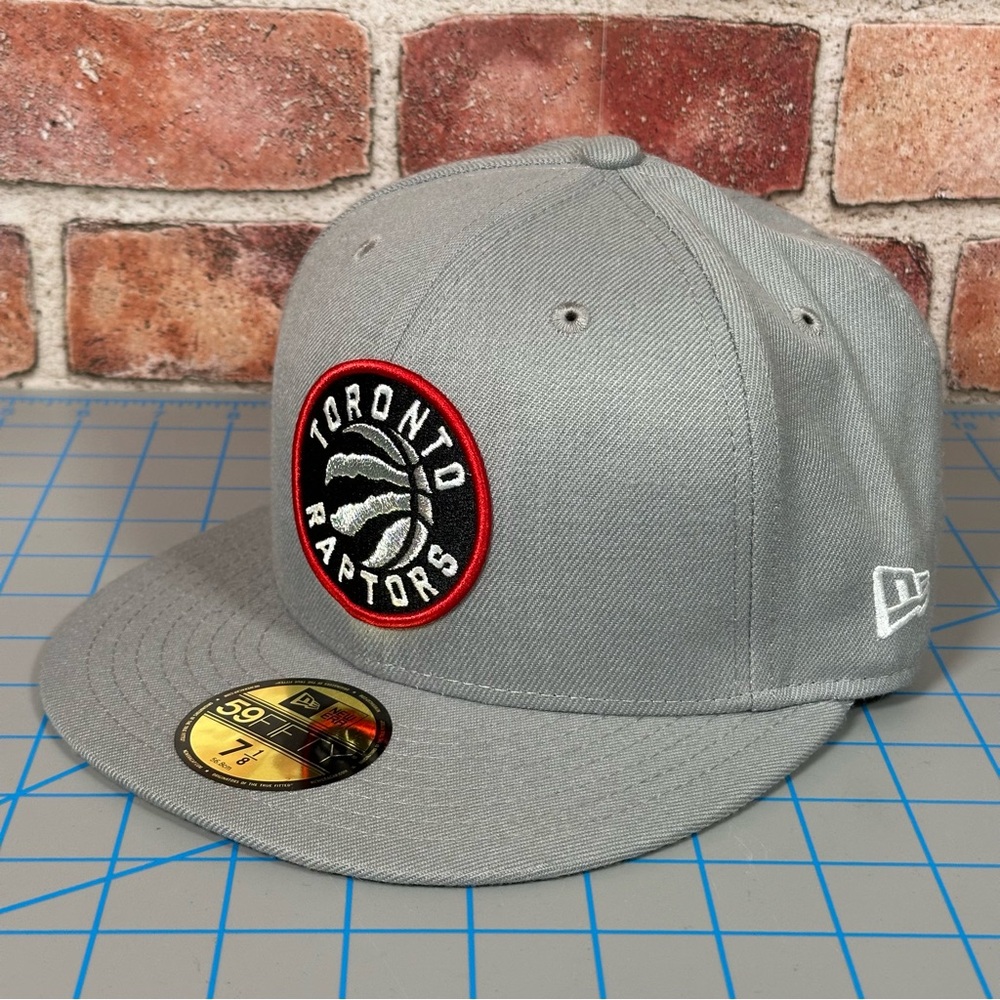 New Era Toronto Raptors 59Fifty Gray w/ Red/Black Logo Fitted Hat Cap Size 7 1/8